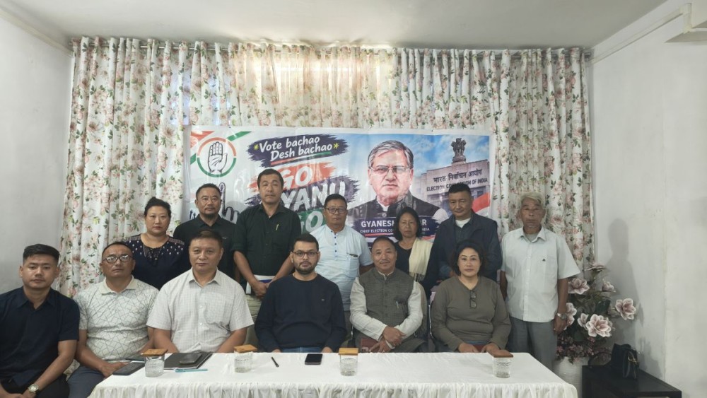 AICC observer Pranav Shagotra, NPCC President and Lok Sabha MP S Supongmeren Jamir, DCC Mokokchung President I Temsu Jamir and other Congress leaders during the “Vote Bachao, Desh Bachao” press conference at Elate Hall, Mokokchung, on October 28. (Morung Photo)